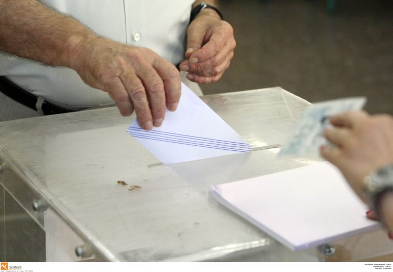 Θεσσαλονίκη: Ένταση και ένσταση ψηφοφόρου κατά τη διάρκεια των εκλογών! | Newsit.gr Θεσσαλονίκη: Ένταση και ένσταση ψηφοφόρου κατά τη διάρκεια των εκλογών! | Newsit.gr