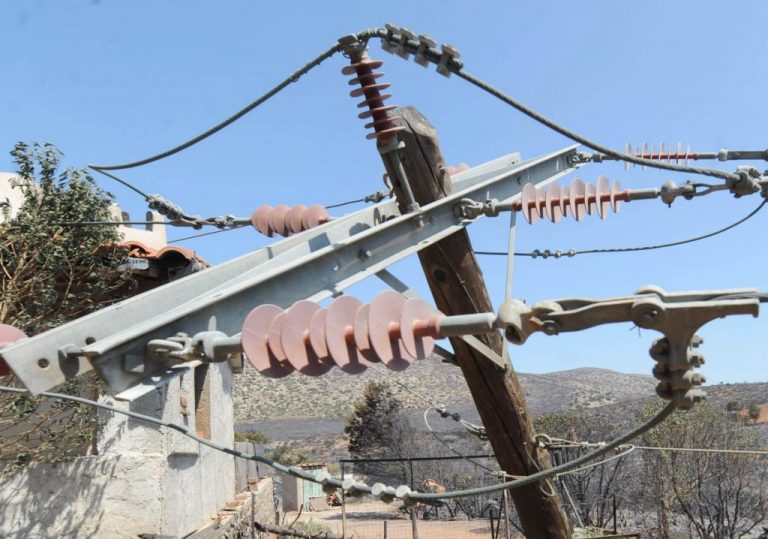 Πάτρα: Δύο Βούλγαροι με χειροπέδες γιατί έκλεψαν καλώδια από τις κολώνες φωτισμού | Newsit.gr Πάτρα: Δύο Βούλγαροι με χειροπέδες γιατί έκλεψαν καλώδια από τις κολώνες φωτισμού | Newsit.gr