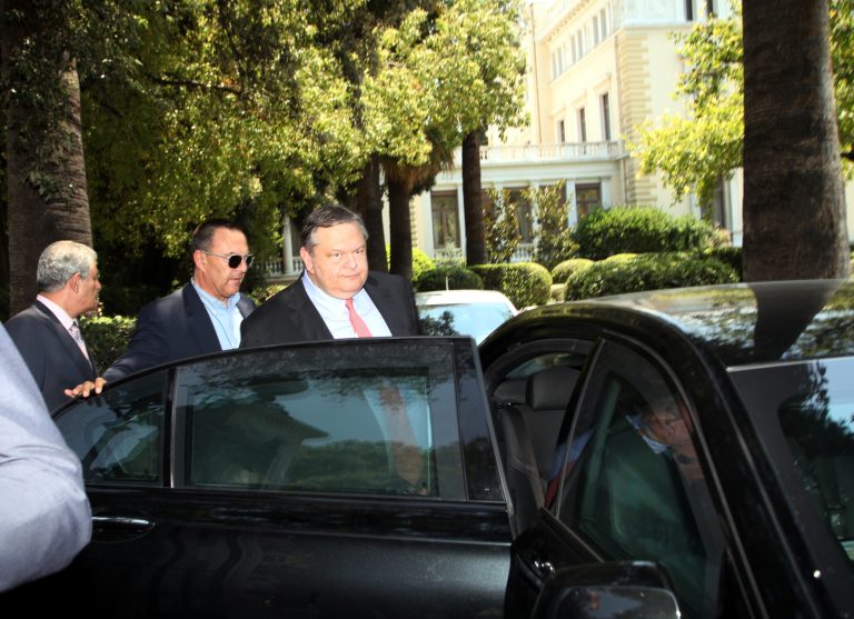 Το ΠΑΣΟΚ διαχώρισε την θέση του από την επιλογή Στουρνάρα | Newsit.gr Το ΠΑΣΟΚ διαχώρισε την θέση του από την επιλογή Στουρνάρα | Newsit.gr