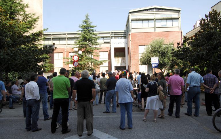 Θεσσαλονίκη: Κατάληψη στο δημαρχείο Καλαμαριάς από κατοίκους | Newsit.gr Θεσσαλονίκη: Κατάληψη στο δημαρχείο Καλαμαριάς από κατοίκους | Newsit.gr
