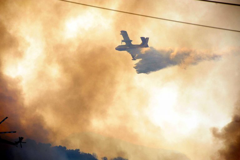 Πάτρα: Σε ύφεση τα πύρινα μέτωπα βόρεια της πόλης – Δείτε βίντεο! | Newsit.gr Πάτρα: Σε ύφεση τα πύρινα μέτωπα βόρεια της πόλης – Δείτε βίντεο! | Newsit.gr