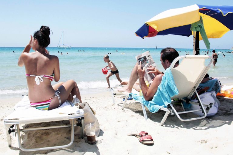 Ηράκλειο: Η αγωνία και οι φωνές μιας μητέρας, ξεσήκωσαν την παραλία! | Newsit.gr Ηράκλειο: Η αγωνία και οι φωνές μιας μητέρας, ξεσήκωσαν την παραλία! | Newsit.gr