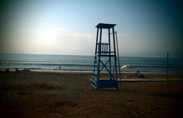 Κρήτη: Ναυαγοσώστης έσωσε Ρώσο τουρίστα στη Χερσόνησο | Newsit.gr Κρήτη: Ναυαγοσώστης έσωσε Ρώσο τουρίστα στη Χερσόνησο | Newsit.gr