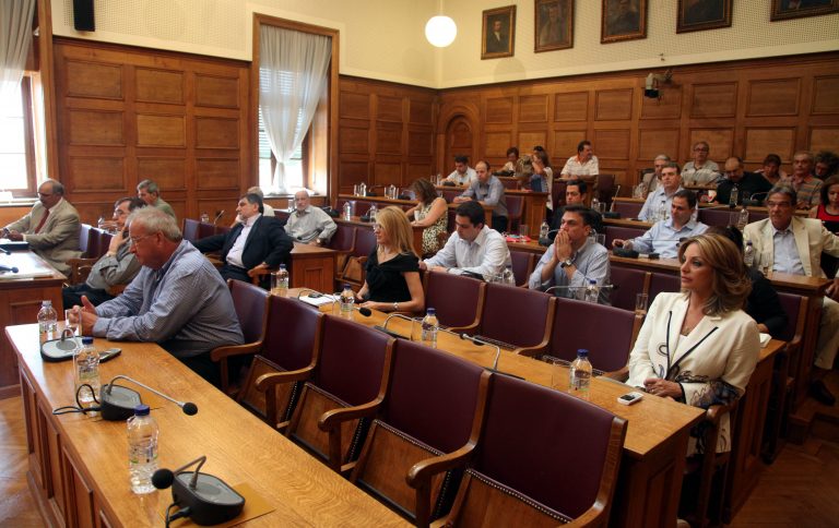 Άλλοι 2 ύποπτοι βουλευτές του ΠΑΣΟΚ για καταψήφιση των μέτρων; | Newsit.gr Άλλοι 2 ύποπτοι βουλευτές του ΠΑΣΟΚ για καταψήφιση των μέτρων; | Newsit.gr