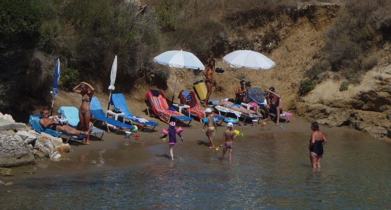 Ηλεία: Χαροπαλεύει ένα 14χρονο παιδί που έχασε τις αισθήσεις του στη θάλασσα! | Newsit.gr Ηλεία: Χαροπαλεύει ένα 14χρονο παιδί που έχασε τις αισθήσεις του στη θάλασσα! | Newsit.gr