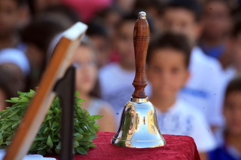 Αχαϊα:Διχάζει τους γονείς, η αναφορά διευθυντή σχολείου στη Χρυσή Αυγή! | Newsit.gr Αχαϊα:Διχάζει τους γονείς, η αναφορά διευθυντή σχολείου στη Χρυσή Αυγή! | Newsit.gr