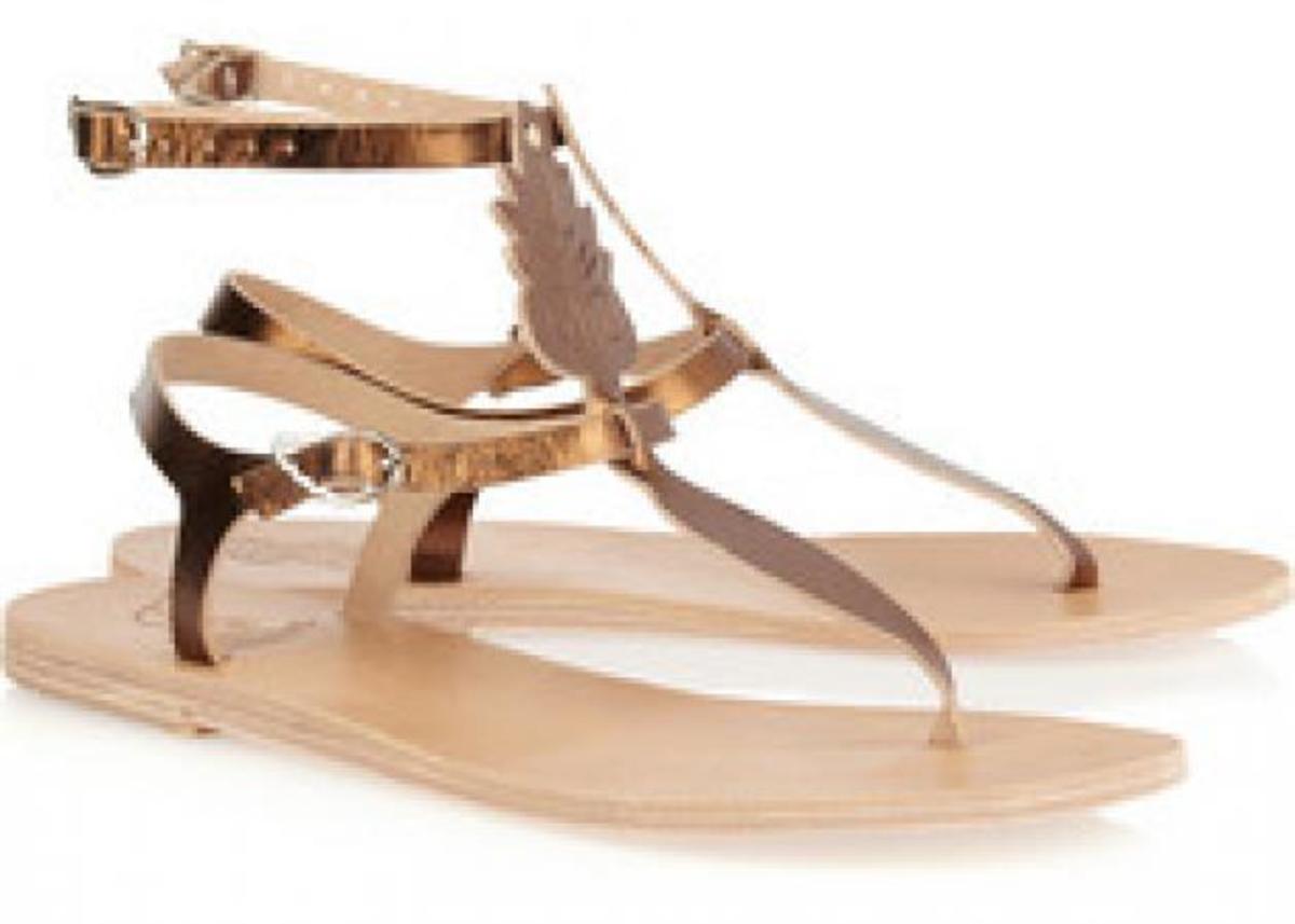 Η ελληνίδα πίσω από τα ancient greek sandals! Κάντα δικά σου με ένα «κλικ» | Newsit.gr Η ελληνίδα πίσω από τα ancient greek sandals! Κάντα δικά σου με ένα «κλικ» | Newsit.gr