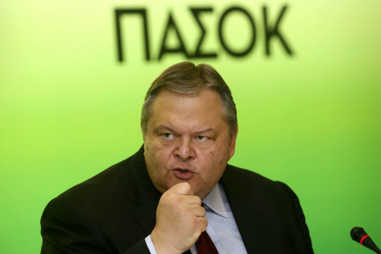 Τριγμοί στην κυβέρνηση από την θύελλα στο ΠΑΣΟΚ – Αγωνία στο Μαξίμου | Newsit.gr Τριγμοί στην κυβέρνηση από την θύελλα στο ΠΑΣΟΚ – Αγωνία στο Μαξίμου | Newsit.gr