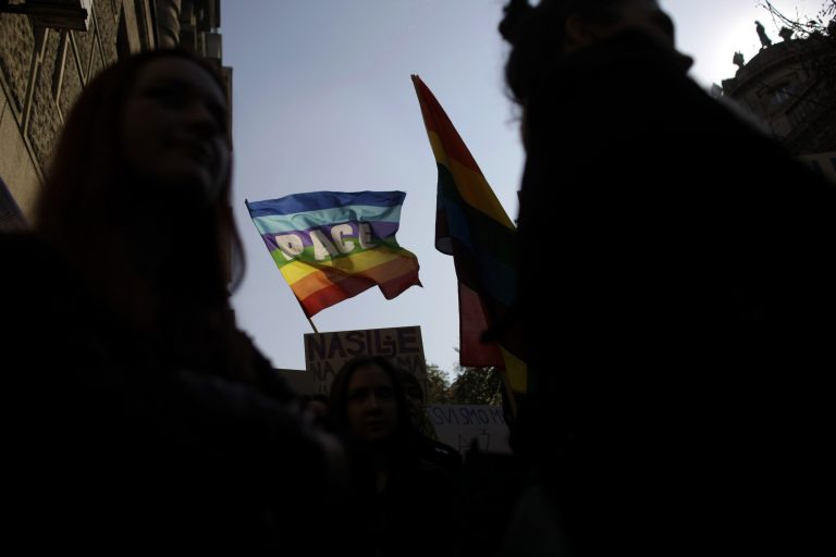 1.000 χρόνια πίσω – Ακροδεξιές συμμορίες κυνηγούν ομοφυλόφιλους στην Αθήνα | Newsit.gr 1.000 χρόνια πίσω – Ακροδεξιές συμμορίες κυνηγούν ομοφυλόφιλους στην Αθήνα | Newsit.gr
