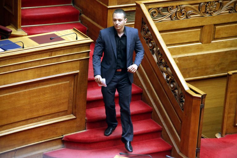 Κασιδιάρης σε Τσίπρα: «…μη σκίσεις κανένα καλσόν» | Newsit.gr Κασιδιάρης σε Τσίπρα: «…μη σκίσεις κανένα καλσόν» | Newsit.gr