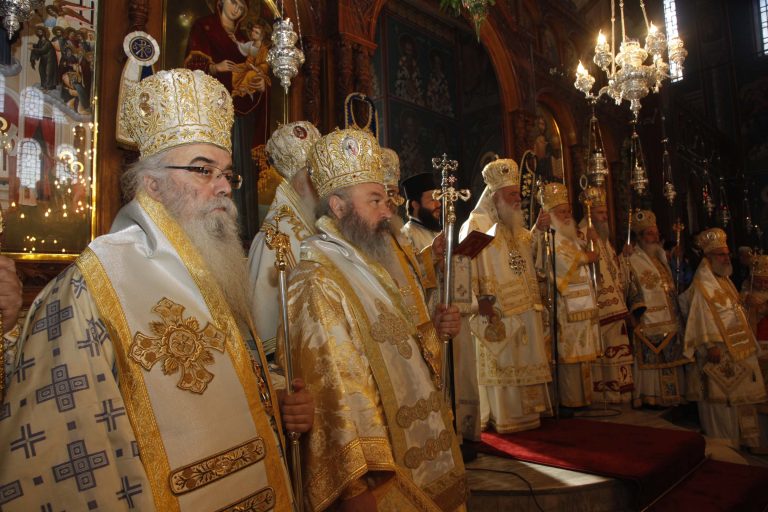 Χρεοκοπούν αλλά αγοράζουν πανάκριβα άμφια και δώρα για τους προσκεκλημένους τους! | Newsit.gr Χρεοκοπούν αλλά αγοράζουν πανάκριβα άμφια και δώρα για τους προσκεκλημένους τους! | Newsit.gr