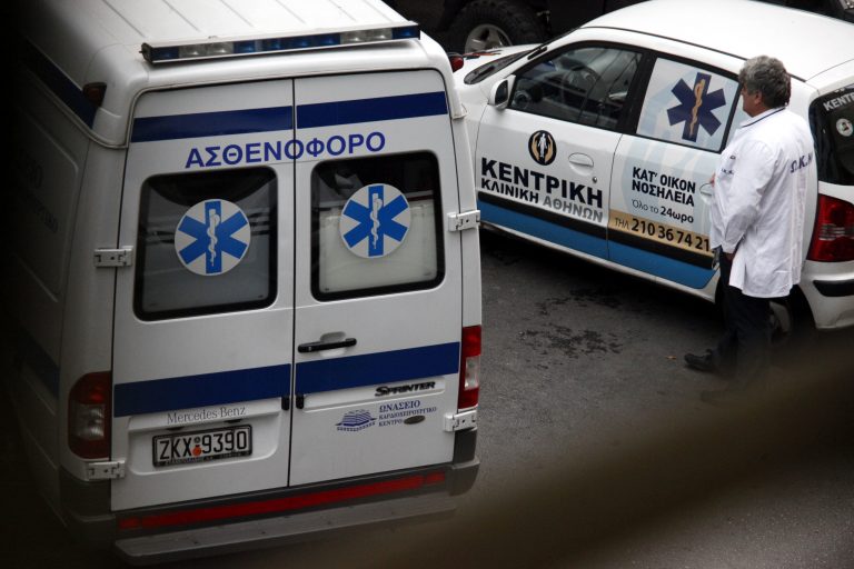Εύβοια: Άφησε την τελευταία του πνοή σε ασθενοφόρο δίπλα στη γυναίκα του! | Newsit.gr Εύβοια: Άφησε την τελευταία του πνοή σε ασθενοφόρο δίπλα στη γυναίκα του! | Newsit.gr