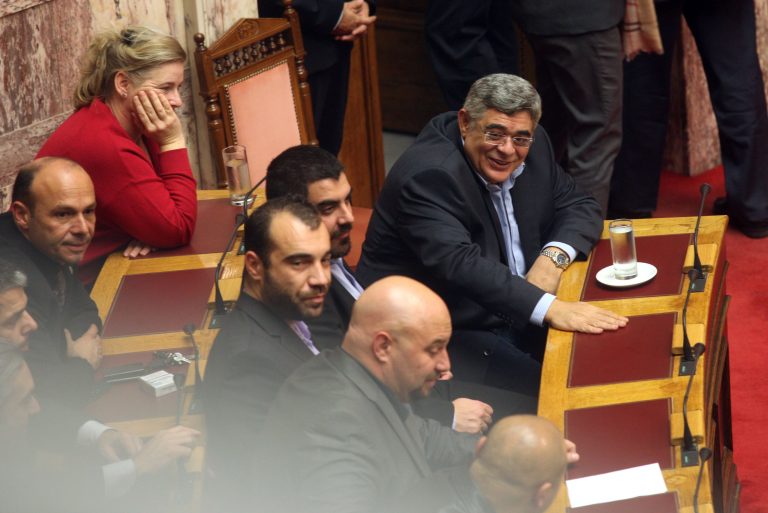 Την Δευτέρα το ΠΑΣΟΚ θα ζητήσει να τεθεί εκτός νόμου η Χρυσή Αυγή | Newsit.gr Την Δευτέρα το ΠΑΣΟΚ θα ζητήσει να τεθεί εκτός νόμου η Χρυσή Αυγή | Newsit.gr