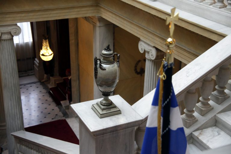 Δικαιώνει την Προεδρία της Δημοκρατίας ο Μανώλης για το non paper! | Newsit.gr Δικαιώνει την Προεδρία της Δημοκρατίας ο Μανώλης για το non paper! | Newsit.gr