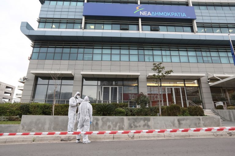 Καρέ, καρέ το χτύπημα στη Ν.Δ. – “Βόλτα” μπροστά στο κτίριο έκαναν οι δράστες | Newsit.gr Καρέ, καρέ το χτύπημα στη Ν.Δ. – “Βόλτα” μπροστά στο κτίριο έκαναν οι δράστες | Newsit.gr