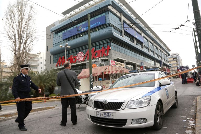 Γυναίκα πήρε μέρος στο χτύπημα κατά των γραφείων της Νέας Δημοκρατίας | Newsit.gr Γυναίκα πήρε μέρος στο χτύπημα κατά των γραφείων της Νέας Δημοκρατίας | Newsit.gr