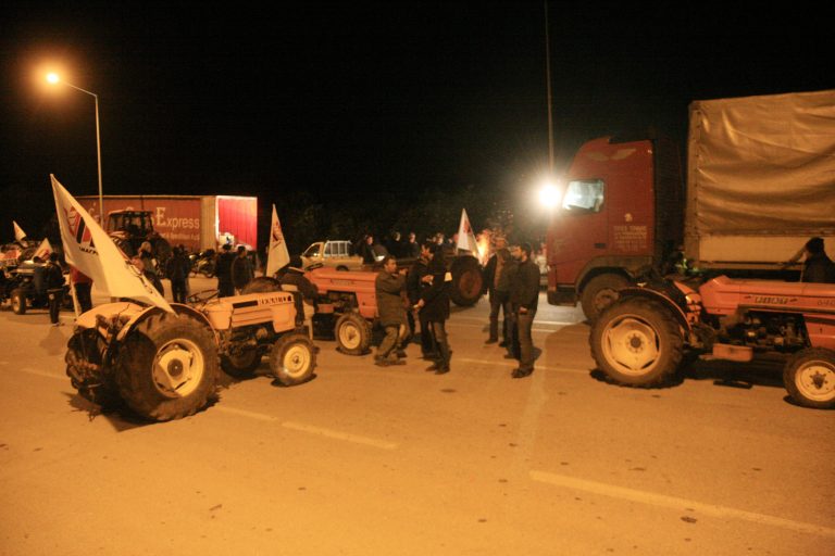 Ενισχύονται τα μπλόκα των αγροτών – Βγήκαν τρακτέρ και στην Θεσσαλονίκη! | Newsit.gr Ενισχύονται τα μπλόκα των αγροτών – Βγήκαν τρακτέρ και στην Θεσσαλονίκη! | Newsit.gr