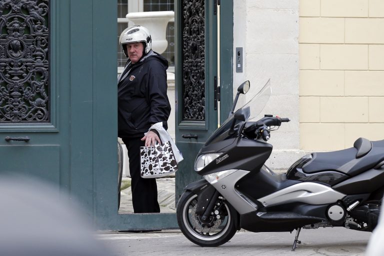 Ο Πούτιν έκανε Ρώσο τον Ντεπαρντιέ | Newsit.gr Ο Πούτιν έκανε Ρώσο τον Ντεπαρντιέ | Newsit.gr