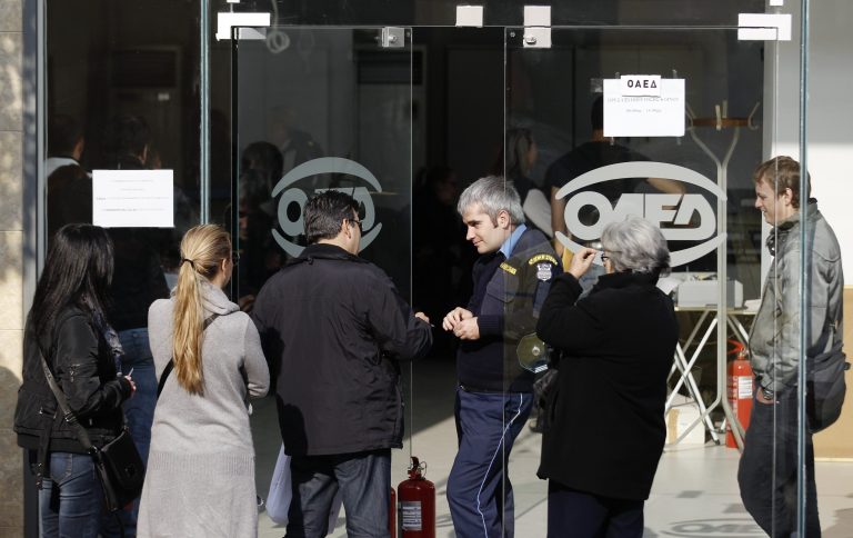 Τρέχουν να ψηφίσουν όσα είχαν μείνει πίσω για την 6η δόση! – Από την 01/01 η μηνιαία παρακράτηση μέσω των μισθών | Newsit.gr Τρέχουν να ψηφίσουν όσα είχαν μείνει πίσω για την 6η δόση! – Από την 01/01 η μηνιαία παρακράτηση μέσω των μισθών | Newsit.gr