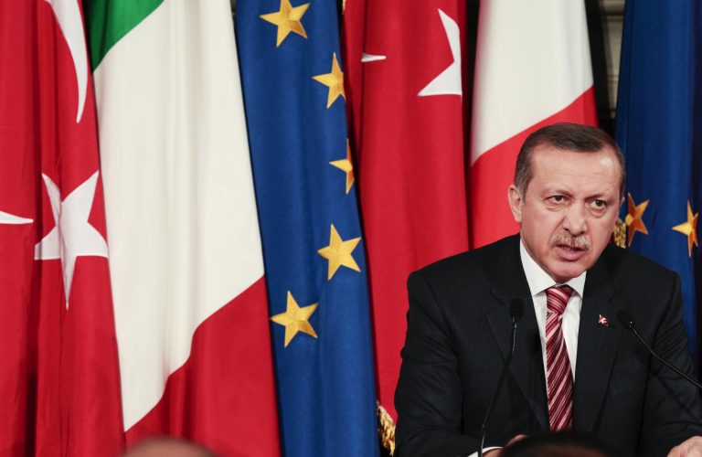 Γλύκες Ερντογάν στον Ολάντ | Newsit.gr Γλύκες Ερντογάν στον Ολάντ | Newsit.gr