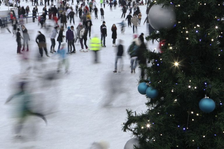 Τρίκαλα: Τραγωδία! 12χρονη ξεψύχησε σε υπαίθριο παγοδρόμιο! | Newsit.gr Τρίκαλα: Τραγωδία! 12χρονη ξεψύχησε σε υπαίθριο παγοδρόμιο! | Newsit.gr