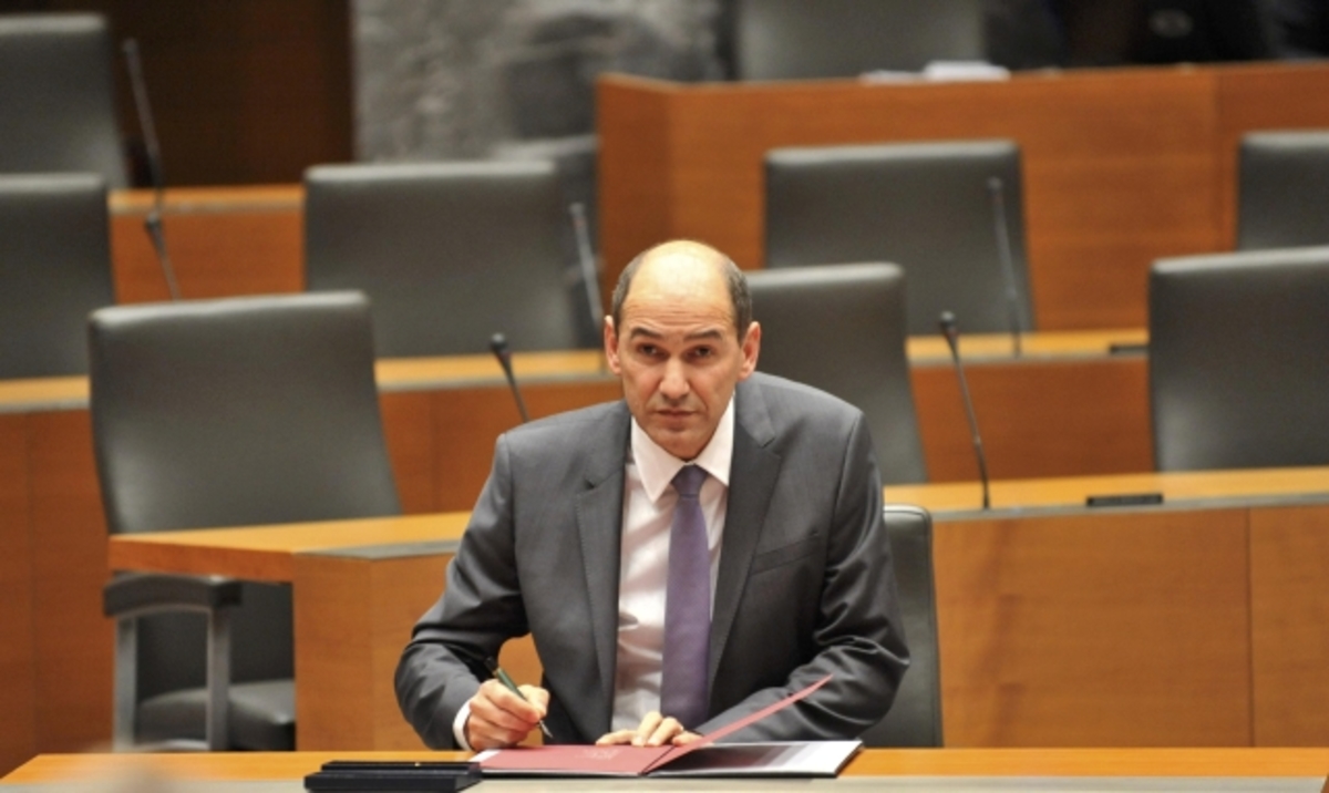 Απειλούν τον Σλοβένο πρωθυπουργό – «Να προσέχεις όταν είσαι μόνος σου» | Newsit.gr Απειλούν τον Σλοβένο πρωθυπουργό – «Να προσέχεις όταν είσαι μόνος σου» | Newsit.gr