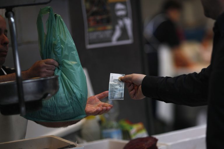 ΟΟΣΑ: Οι φόροι έχουν αποτελειώσει τους Έλληνες | Newsit.gr ΟΟΣΑ: Οι φόροι έχουν αποτελειώσει τους Έλληνες | Newsit.gr