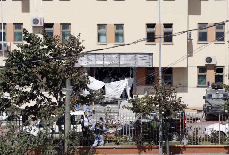 Νεκρός και τραυματίες στην Κωνσταντινούπολη από την επίθεση καμικάζι | Newsit.gr Νεκρός και τραυματίες στην Κωνσταντινούπολη από την επίθεση καμικάζι | Newsit.gr