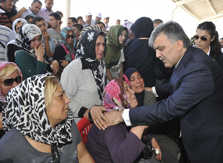 Δηλητηρίασαν τον Γκιούλ; Σενάριο που τρομάζει την Άγκυρα | Newsit.gr Δηλητηρίασαν τον Γκιούλ; Σενάριο που τρομάζει την Άγκυρα | Newsit.gr