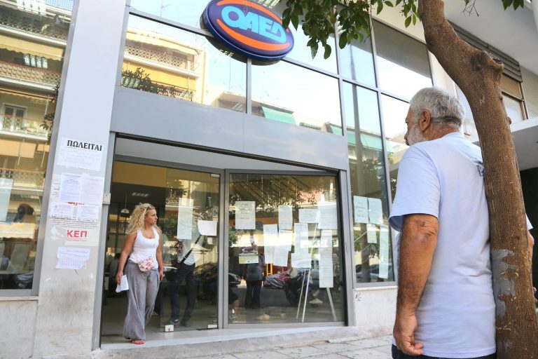 Διευρύνεται το επίδομα των μακροχρόνια άνεργων αλλά από το 2014 | Newsit.gr Διευρύνεται το επίδομα των μακροχρόνια άνεργων αλλά από το 2014 | Newsit.gr