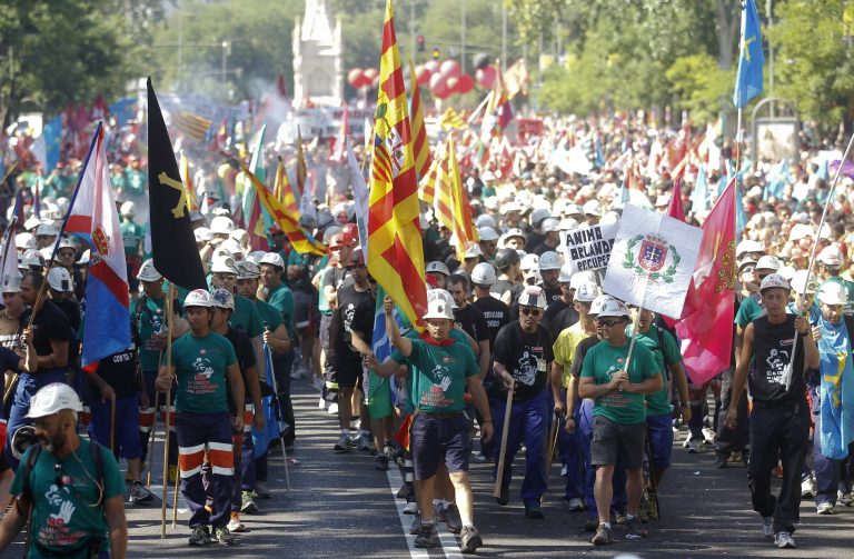 Η μεγάλη πορεία των ισπανών μεταλλωρύχων – ΦΩΤΟ | Newsit.gr Η μεγάλη πορεία των ισπανών μεταλλωρύχων – ΦΩΤΟ | Newsit.gr