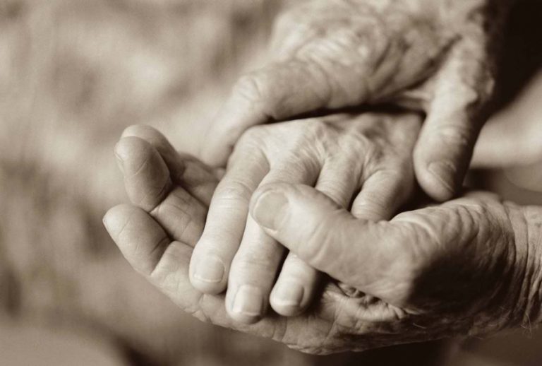 Αχαϊα: Έκλεισαν τα μάτια, που είδαν την εξέλιξη της ανθρωπότητας! | Newsit.gr Αχαϊα: Έκλεισαν τα μάτια, που είδαν την εξέλιξη της ανθρωπότητας! | Newsit.gr
