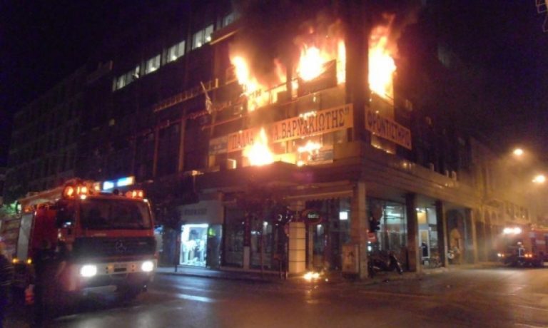Αχαϊα: Απεγκλωβισμοί και τρόμος από φωτιά σε φροντιστήρια-Δείτε τα βίντεο! | Newsit.gr Αχαϊα: Απεγκλωβισμοί και τρόμος από φωτιά σε φροντιστήρια-Δείτε τα βίντεο! | Newsit.gr