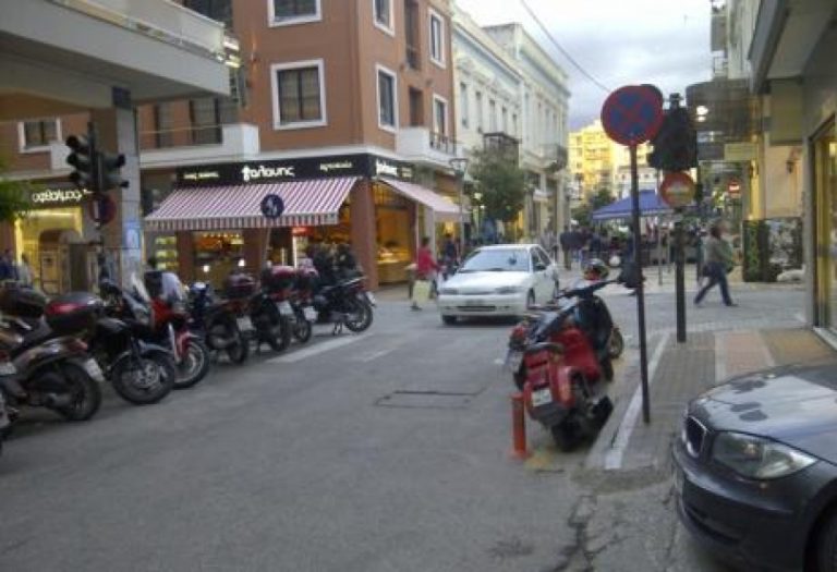 Πάτρα: Κατέρρευσε σε καφετέρια – Πέθανε επειδή δεν μπορούσε να πλησιάσει ασθενοφόρο! | Newsit.gr Πάτρα: Κατέρρευσε σε καφετέρια – Πέθανε επειδή δεν μπορούσε να πλησιάσει ασθενοφόρο! | Newsit.gr