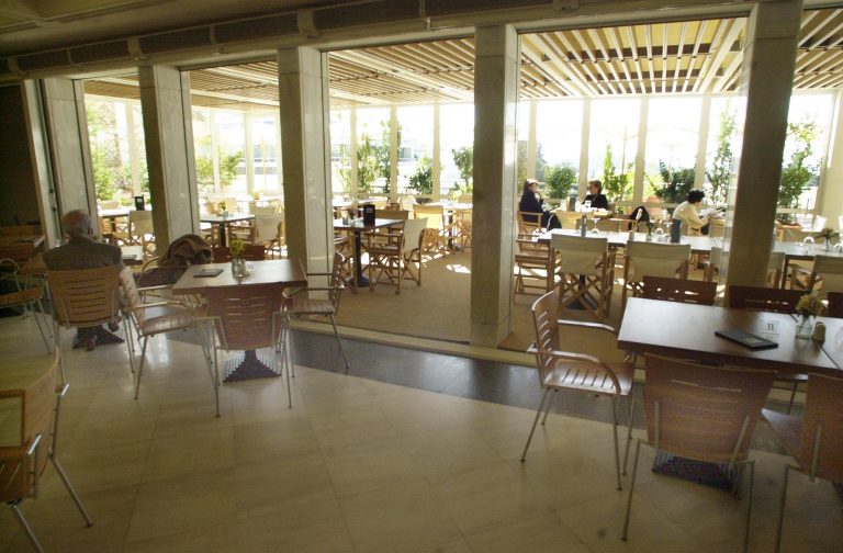 Θεσσαλονίκη: Άνοιξε το πρώτο αυτοδιαχειριζόμενο κυλικείο στο ΑΠΘ | Newsit.gr Θεσσαλονίκη: Άνοιξε το πρώτο αυτοδιαχειριζόμενο κυλικείο στο ΑΠΘ | Newsit.gr