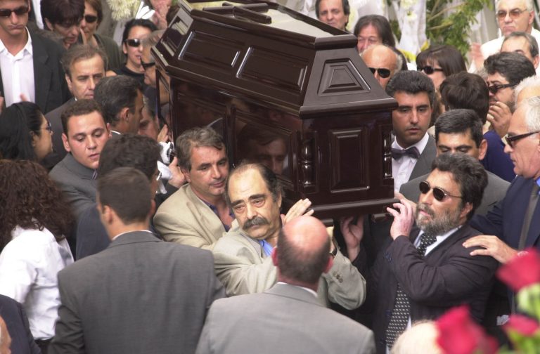 Αχαϊα:Βαριές κουβέντες σε νεκροταφείο-Έθαψαν λάθος γυναίκα σε λάθος τάφο! | Newsit.gr Αχαϊα:Βαριές κουβέντες σε νεκροταφείο-Έθαψαν λάθος γυναίκα σε λάθος τάφο! | Newsit.gr