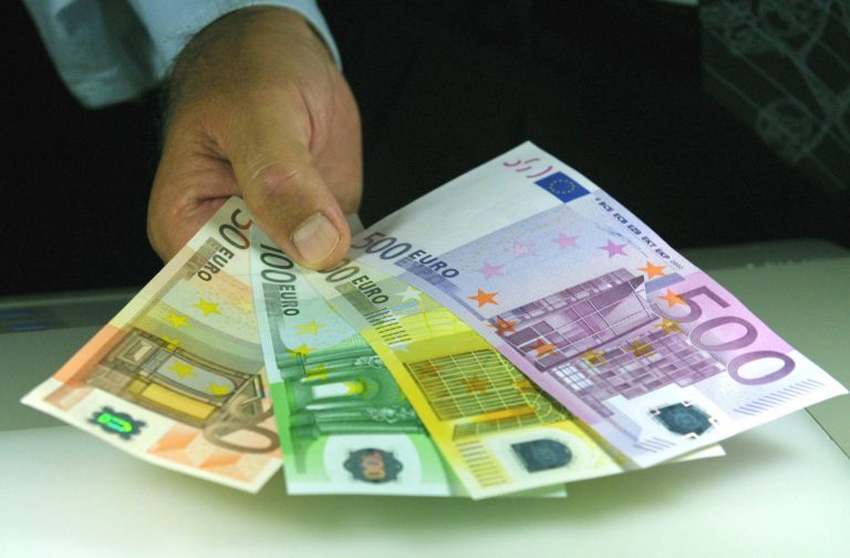 Καβάλα: Υπαξαίρεσε 196.00 ευρώ και επέστρεψε κανονικά στο πόστο του! | Newsit.gr Καβάλα: Υπαξαίρεσε 196.00 ευρώ και επέστρεψε κανονικά στο πόστο του! | Newsit.gr