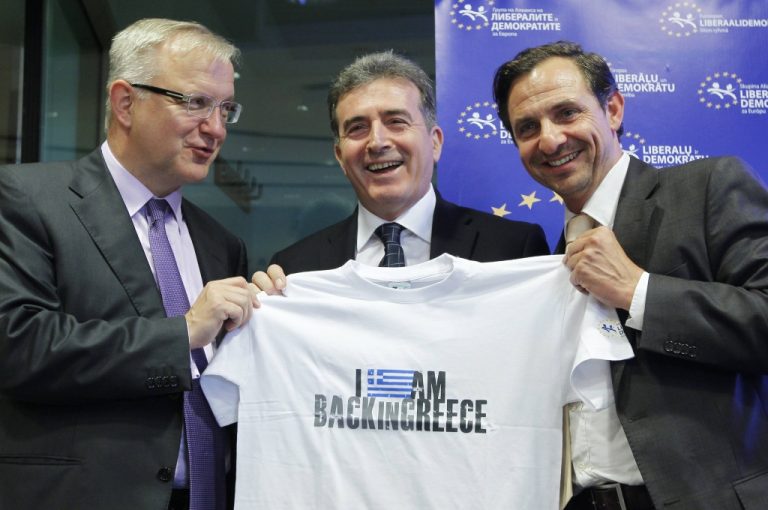 I am backing Greece – Το τι-σερτ που έκανε αίσθηση στις Βρυξέλλες! | Newsit.gr I am backing Greece – Το τι-σερτ που έκανε αίσθηση στις Βρυξέλλες! | Newsit.gr