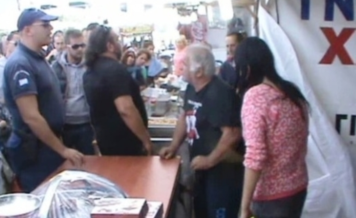Φλώρινα: Προπηλάκισαν εφοριακούς για μαϊμού ταμειακή μηχανή – Δείτε το βίντεο ντοκουμέντο από το Αμύνταιο! | Newsit.gr Φλώρινα: Προπηλάκισαν εφοριακούς για μαϊμού ταμειακή μηχανή – Δείτε το βίντεο ντοκουμέντο από το Αμύνταιο! | Newsit.gr