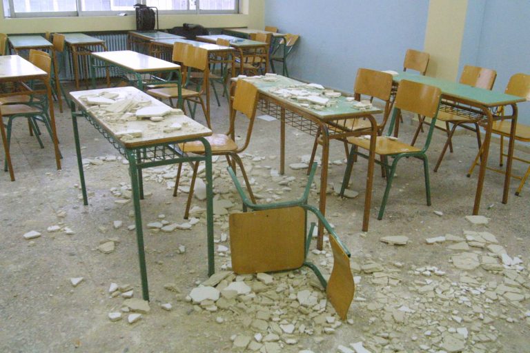 Ζάκυνθος: Έπεφταν σοβάδες στα κεφάλια μαθητών! | Newsit.gr Ζάκυνθος: Έπεφταν σοβάδες στα κεφάλια μαθητών! | Newsit.gr