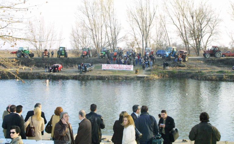 Θα φορέσουν τα γάντια τους και θα καθαρίσουν τις εκβολές του ποταμού Λουδία | Newsit.gr Θα φορέσουν τα γάντια τους και θα καθαρίσουν τις εκβολές του ποταμού Λουδία | Newsit.gr