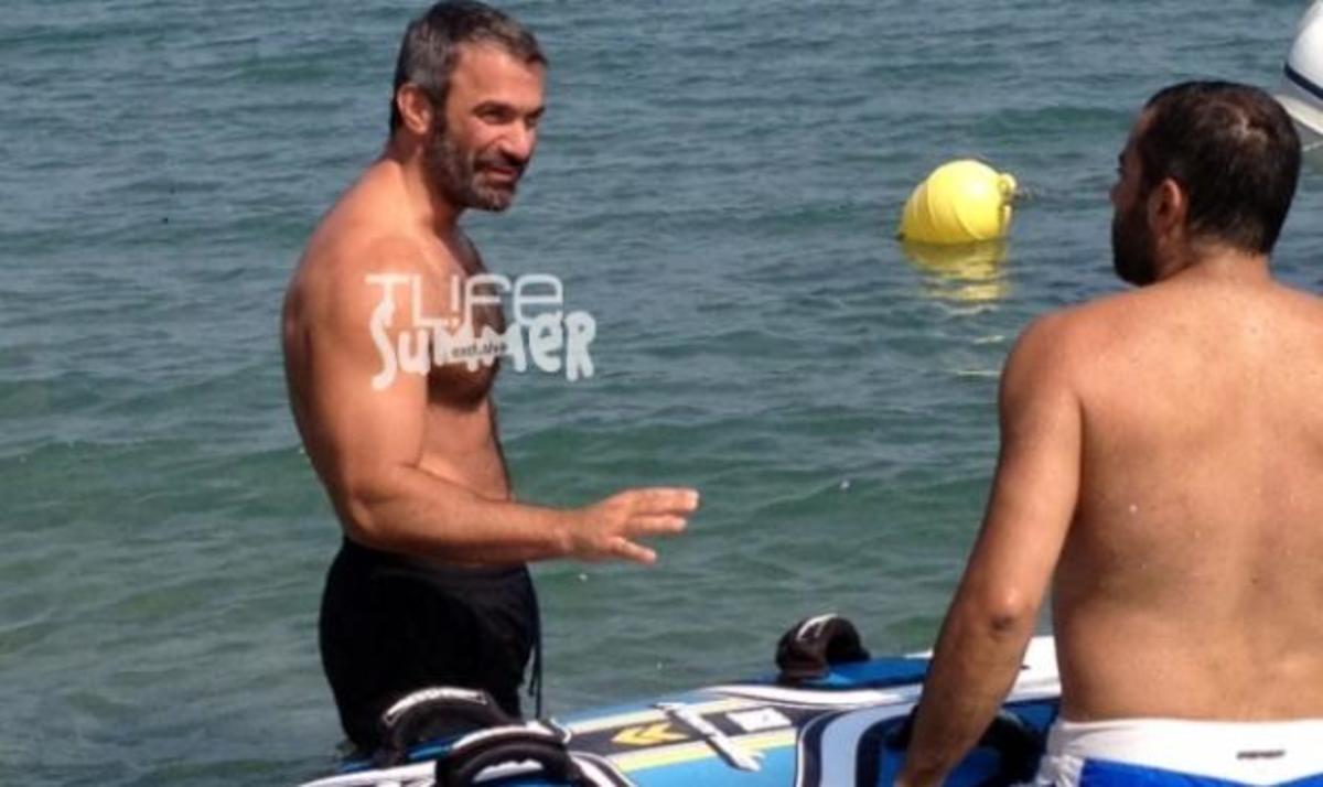 Ο Σπύρος Χαριτάτος πάει παραλία! Αποκλειστικές φωτογραφίες | Newsit.gr Ο Σπύρος Χαριτάτος πάει παραλία! Αποκλειστικές φωτογραφίες | Newsit.gr