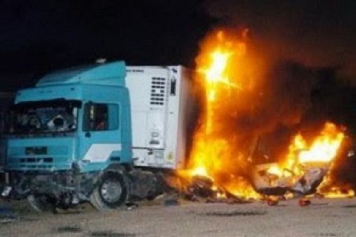 Κρήτη: Παρακολουθούσαν με το στόμα ανοιχτό, την πορεία φλεγόμενης νταλίκας! | Newsit.gr Κρήτη: Παρακολουθούσαν με το στόμα ανοιχτό, την πορεία φλεγόμενης νταλίκας! | Newsit.gr