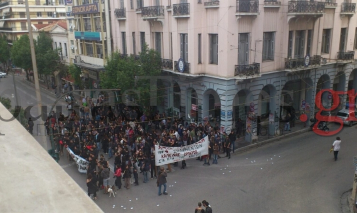 Πάτρα: Πανηγυρισμοί για την απελευθέρωση των 3 αντιεξουσιαστών! | Newsit.gr Πάτρα: Πανηγυρισμοί για την απελευθέρωση των 3 αντιεξουσιαστών! | Newsit.gr