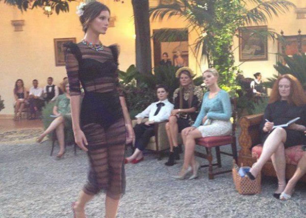 Dolce&Gabbana: H πρώτη haute couture συλλογή κι εμείς τρυπώσαμε μέσα! | Newsit.gr Dolce&Gabbana: H πρώτη haute couture συλλογή κι εμείς τρυπώσαμε μέσα! | Newsit.gr