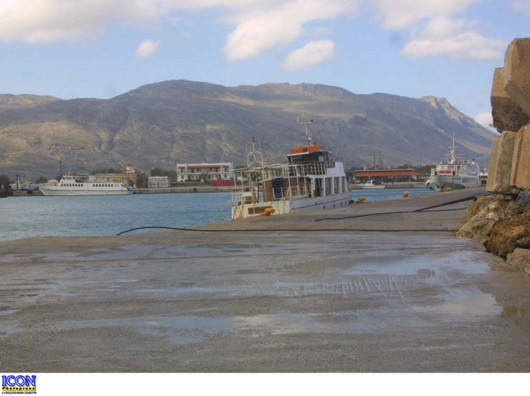 Έκαναν σκοποβολή με στόχο το Παλιό Λιμάνι | Newsit.gr Έκαναν σκοποβολή με στόχο το Παλιό Λιμάνι | Newsit.gr