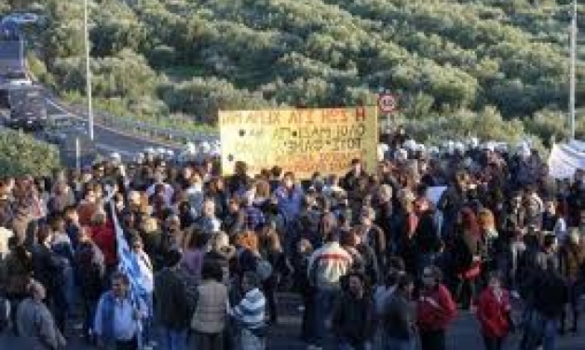 Πάτρα: Αγανακτισμένοι κάτοικοι έκλεισαν το δρόμο στην Κάτω Αχαϊα! | Newsit.gr Πάτρα: Αγανακτισμένοι κάτοικοι έκλεισαν το δρόμο στην Κάτω Αχαϊα! | Newsit.gr