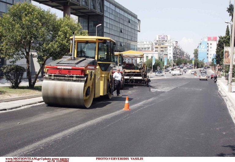 Κλειστό το ρεύμα της εξόδου της οδού Λαγκαδά | Newsit.gr Κλειστό το ρεύμα της εξόδου της οδού Λαγκαδά | Newsit.gr