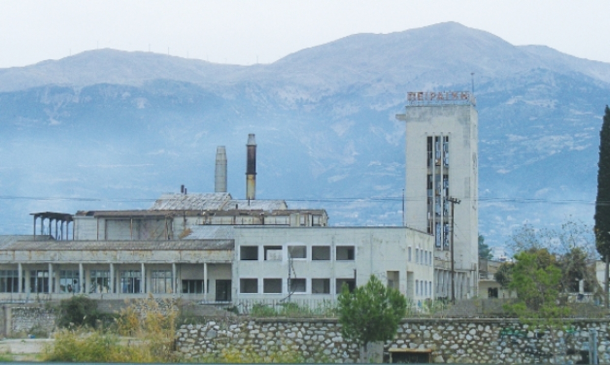 Πάτρα: Έπεσε στο κενό από το κτίριο της »Πειραϊκής – Πατραϊκής»! | Newsit.gr Πάτρα: Έπεσε στο κενό από το κτίριο της »Πειραϊκής – Πατραϊκής»! | Newsit.gr