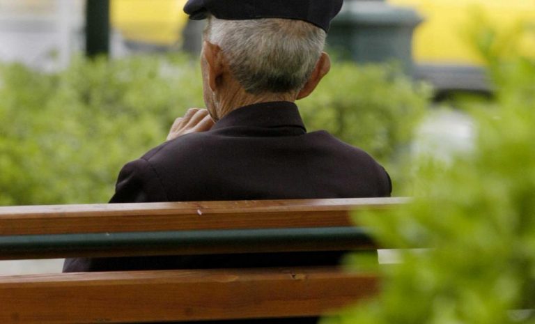 Τον έδειρε ο γιος του για να τον ληστέψει! | Newsit.gr Τον έδειρε ο γιος του για να τον ληστέψει! | Newsit.gr